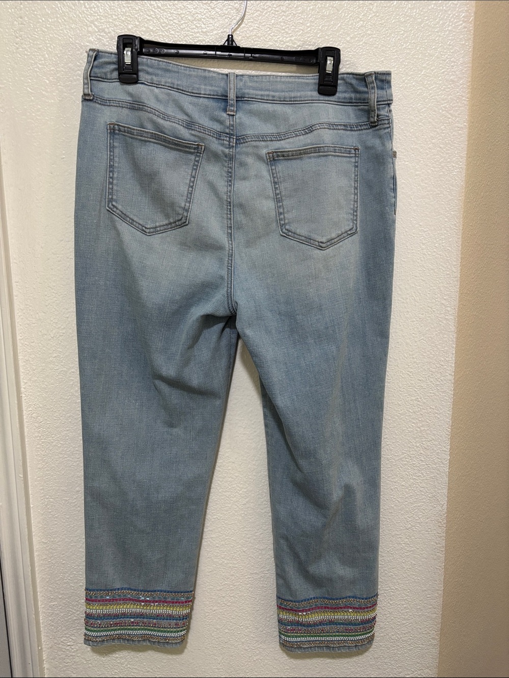 Chico's So Slimming Girlfriend Slim Leg Crop Light Blue Jean Beaded Trim Sz 10 - Picture 2 of 9